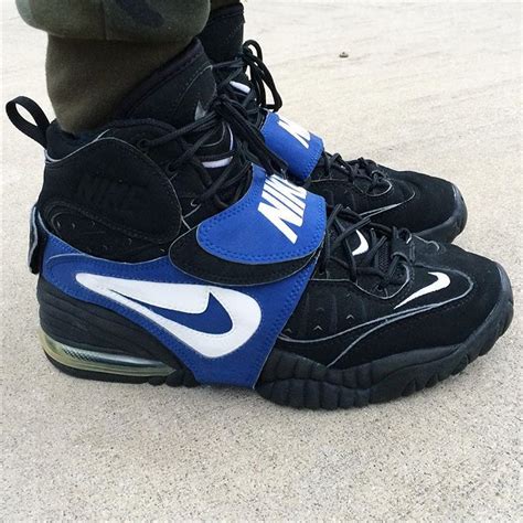 nike strap shoes